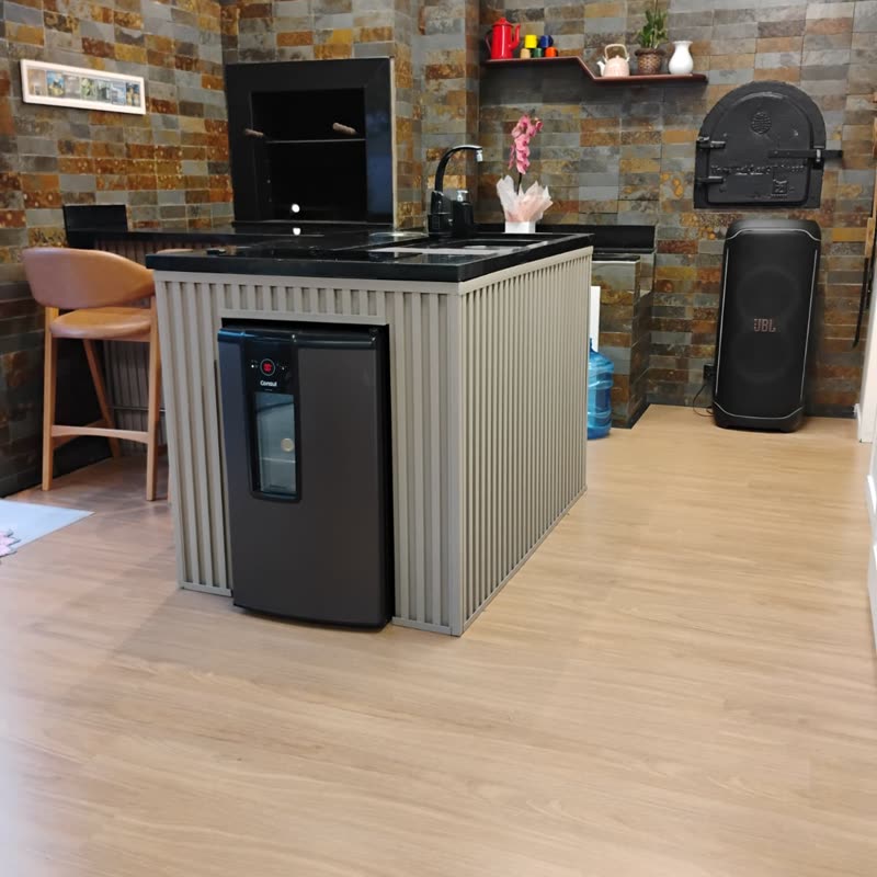 Área gourmet com piso vinílico instalado